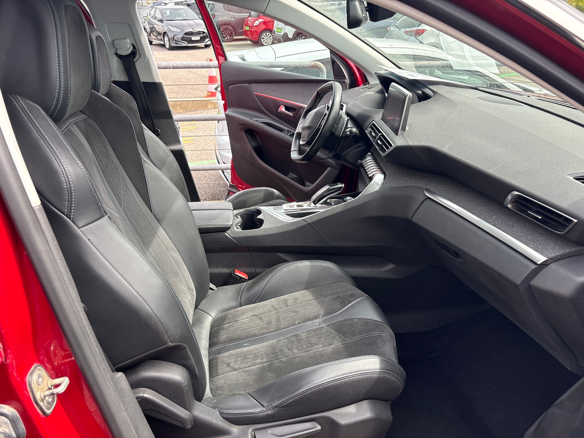 PEUGEOT 3008 1.6 THP Allure EAT-image-8