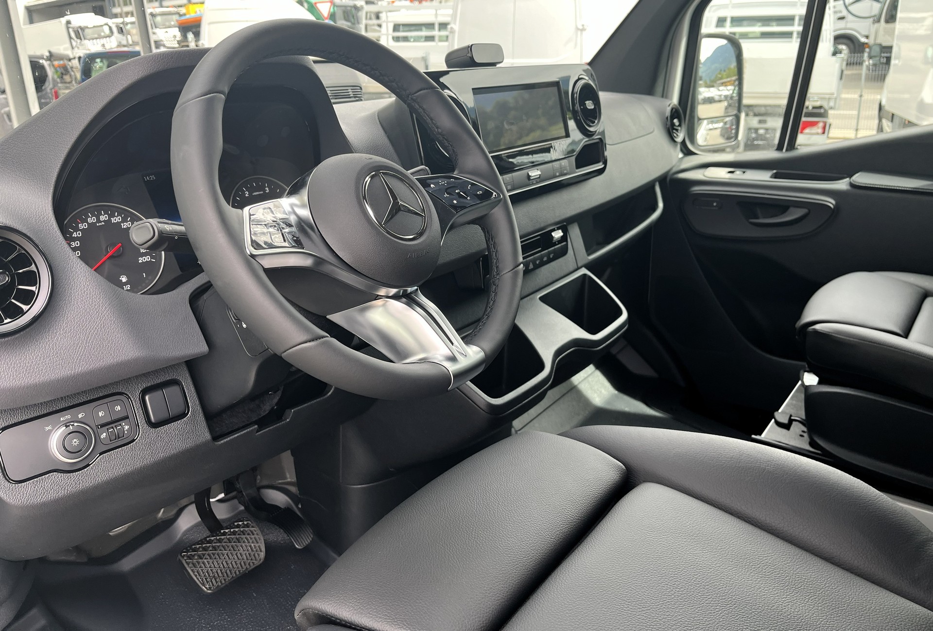 MERCEDES-BENZ Sprinter 419 CDI Standard 9G-TRONIC-image-6