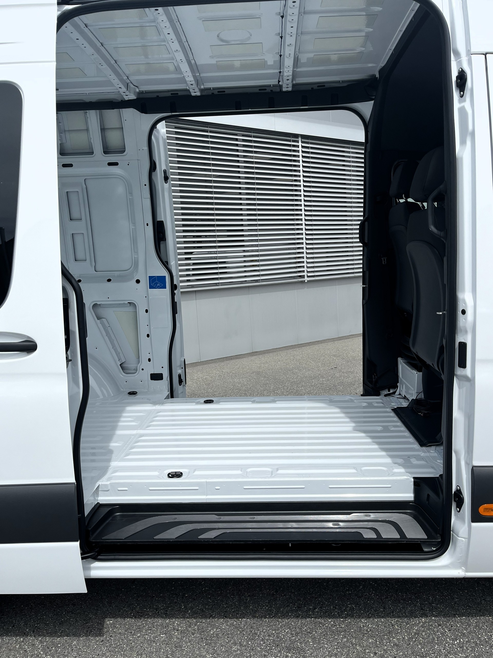 MERCEDES-BENZ Sprinter 419 CDI Standard 9G-TRONIC-image-12