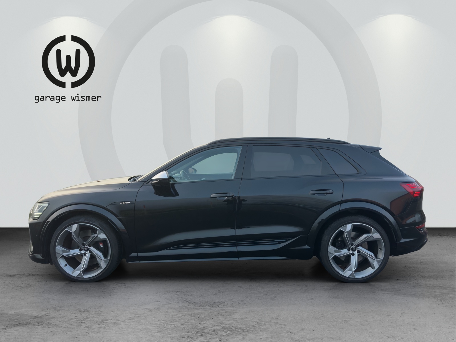 AUDI e-tron S quattro-showroom-element-1