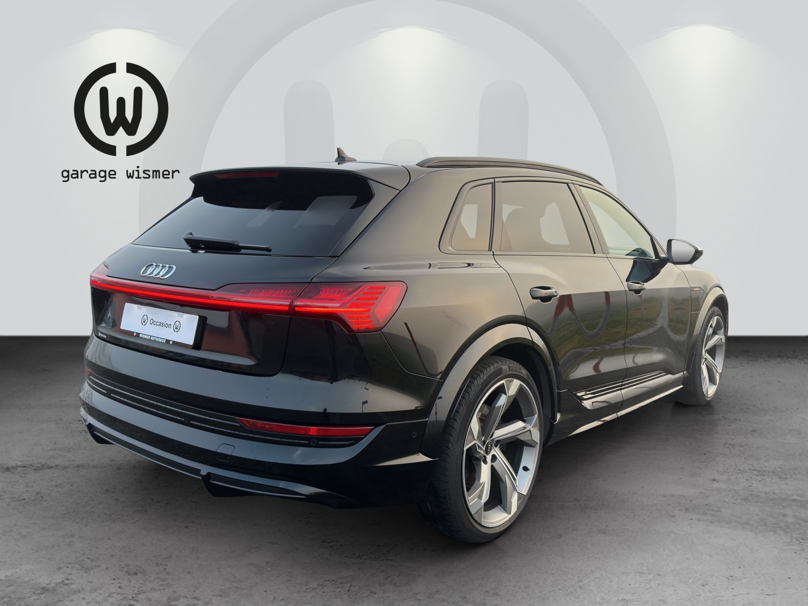 AUDI e-tron S quattro-showroom-element-3