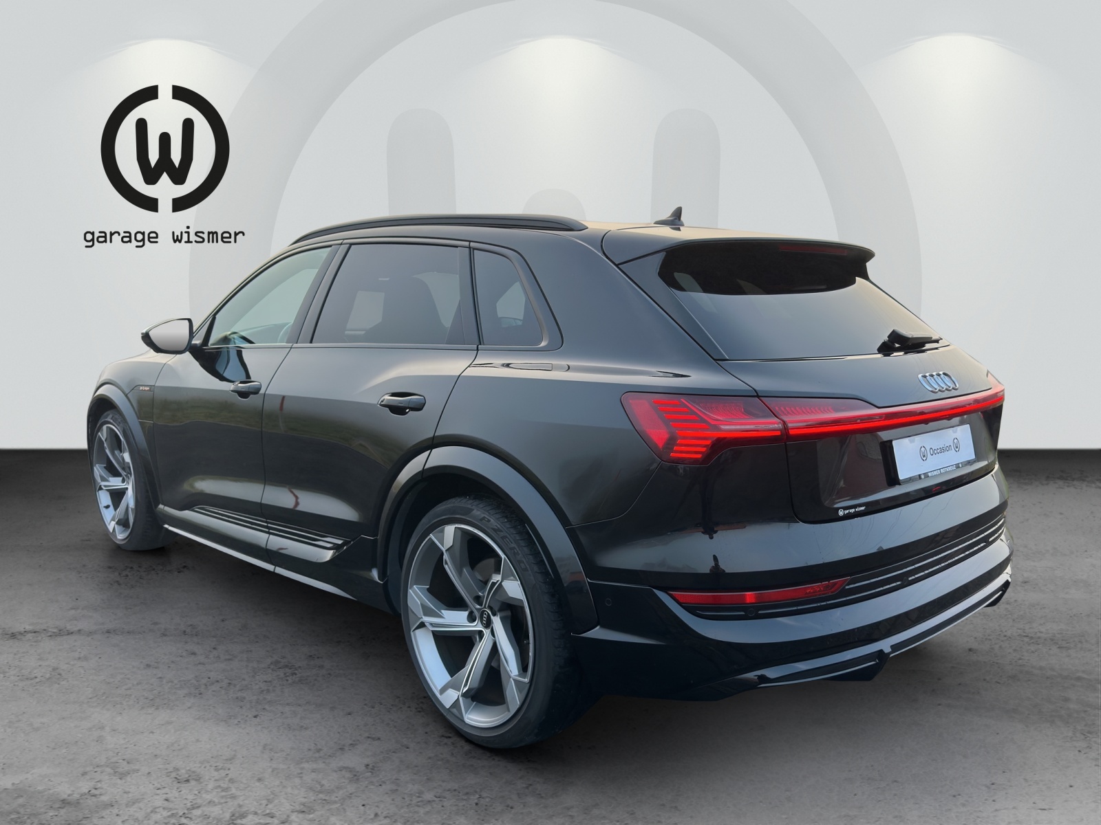 AUDI e-tron S quattro-showroom-element-2