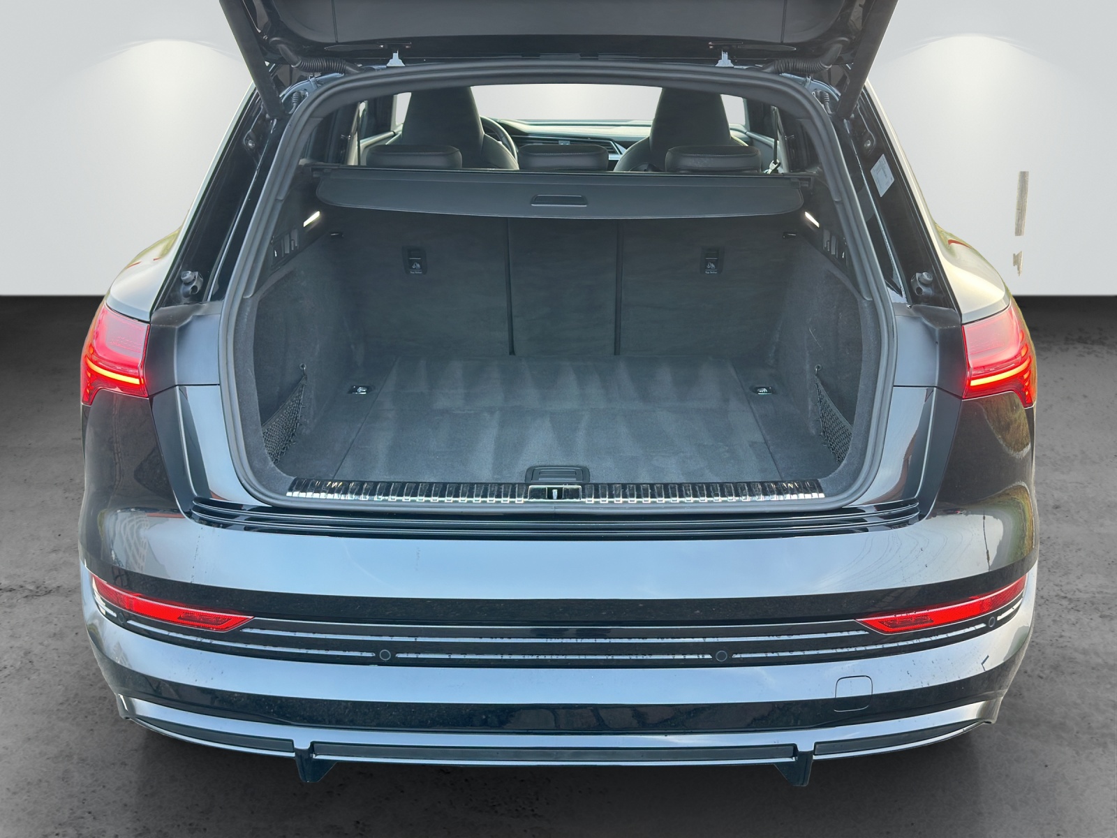 AUDI e-tron S quattro-image-9