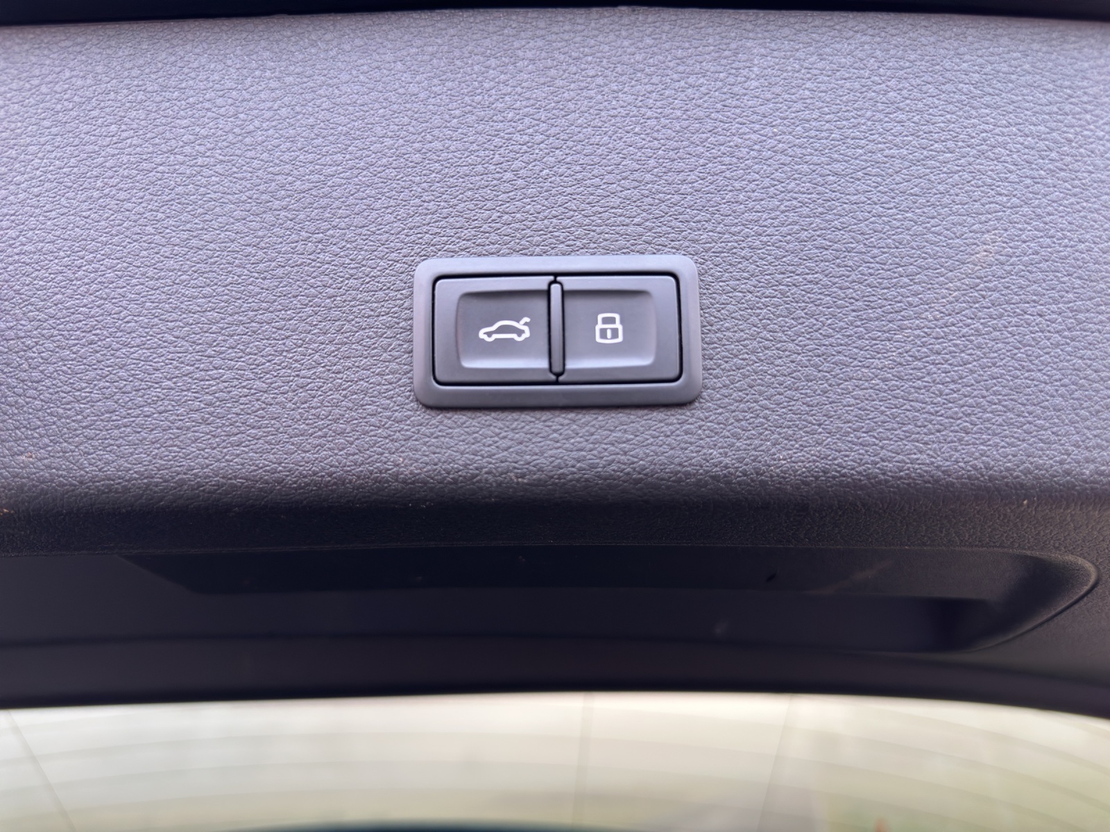 AUDI e-tron S quattro-image-19