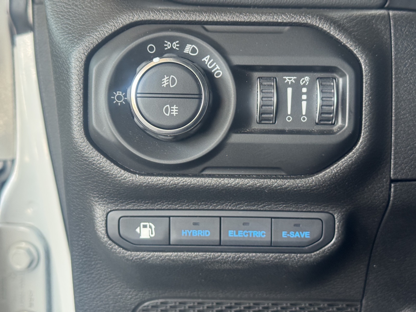 JEEP Wrangler 2.0 Turbo Sahara Unlimited 4xe-image-16