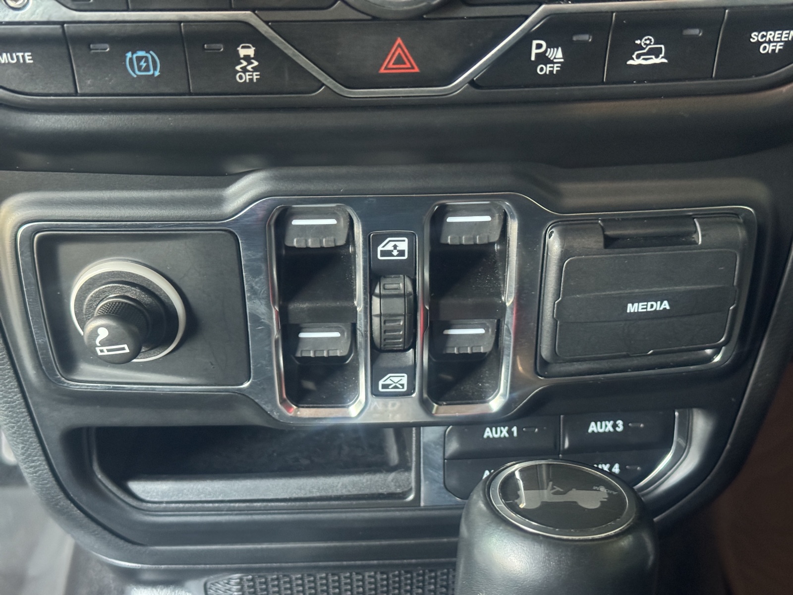 JEEP Wrangler 2.0 Turbo Sahara Unlimited 4xe-image-13