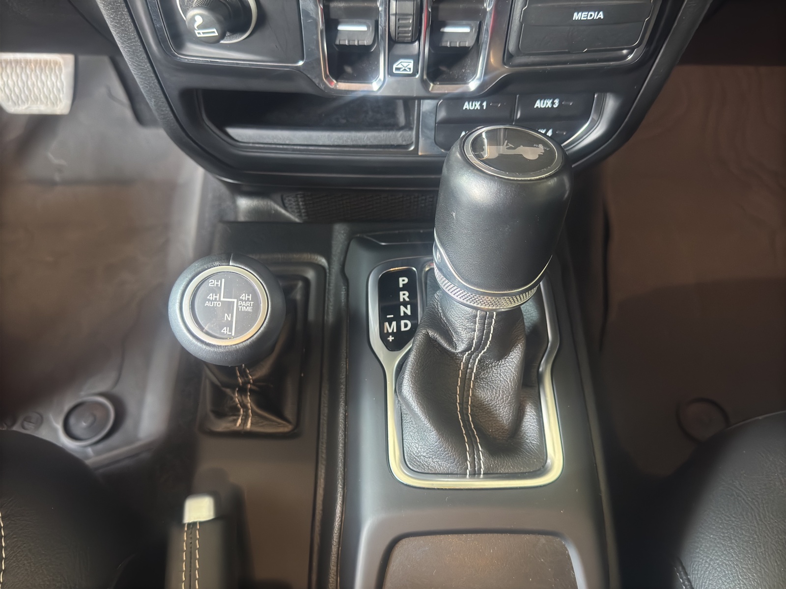 JEEP Wrangler 2.0 Turbo Sahara Unlimited 4xe-image-14