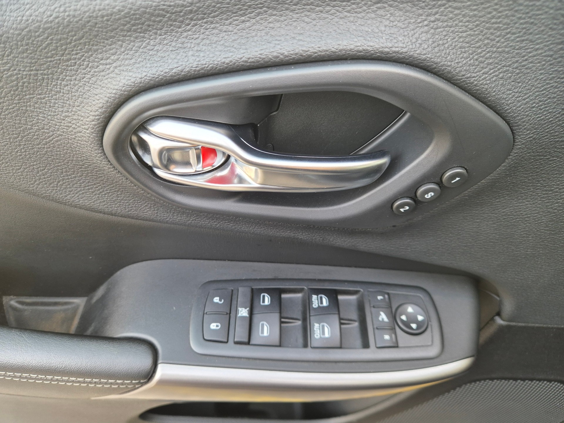 JEEP Cherokee 2.2MJ Limited AWD Drive I 9ATX-image-9