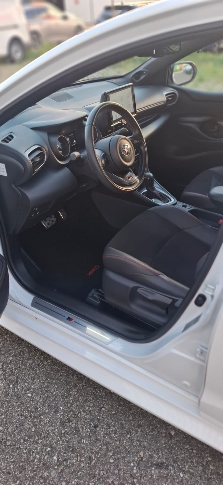 TOYOTA Yaris 1.5 GR Sport e-CVT-image-8
