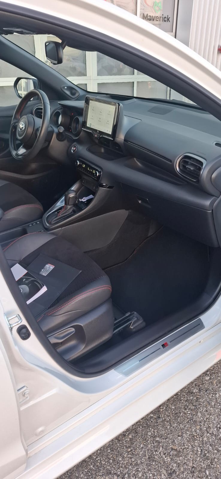 TOYOTA Yaris 1.5 GR Sport e-CVT-image-9