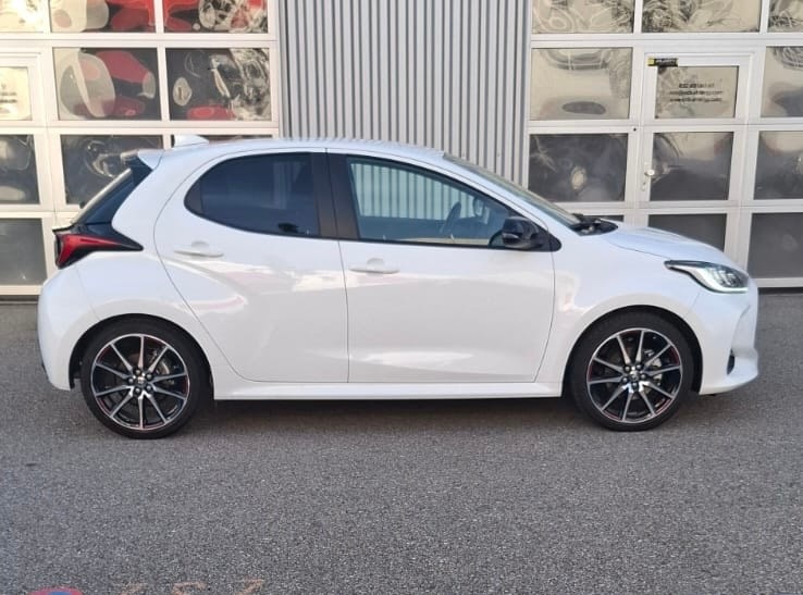 TOYOTA Yaris 1.5 GR Sport e-CVT-image-11