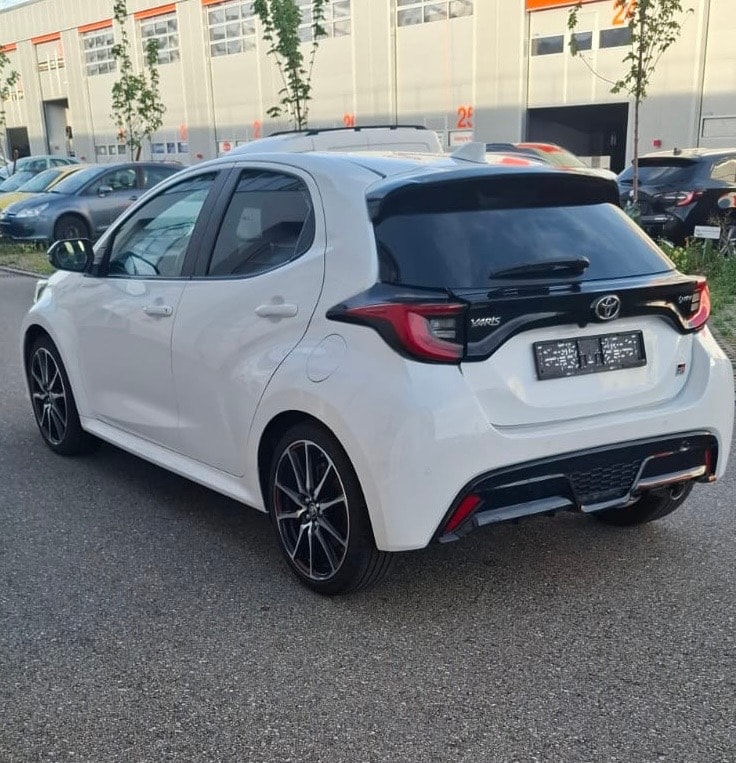 TOYOTA Yaris 1.5 GR Sport e-CVT-image-2