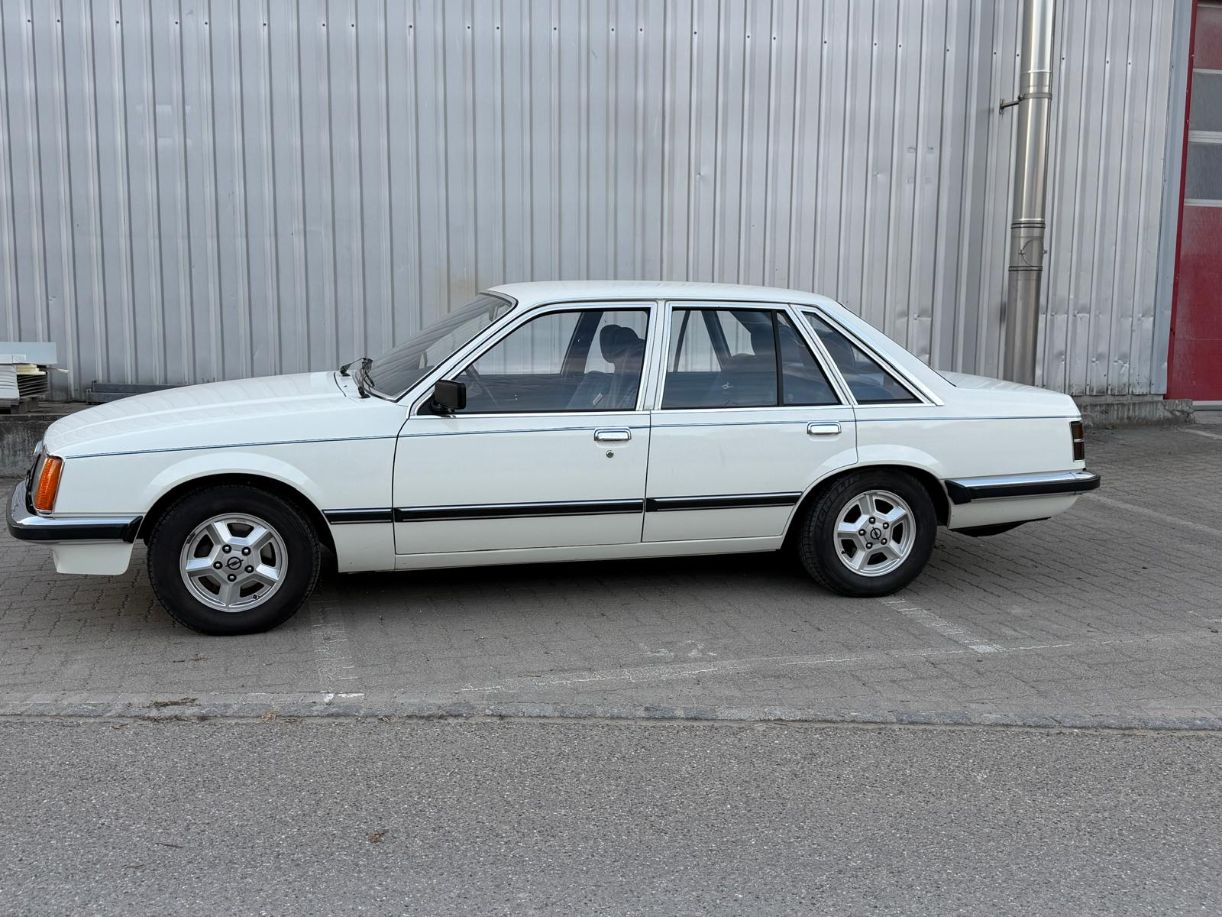 OPEL A 3000 E-image-1