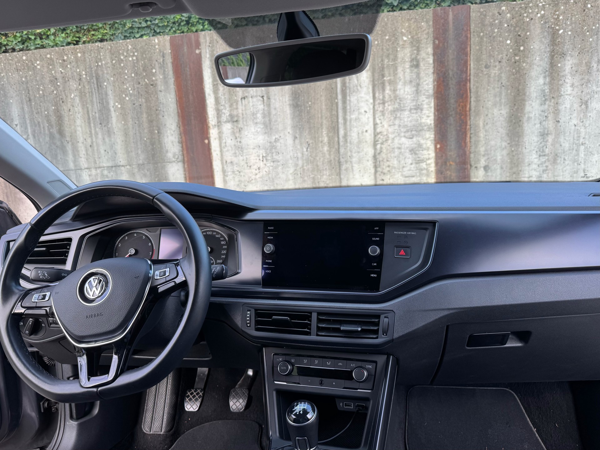 VW 1.0 MPI 80 Trendline-image-2