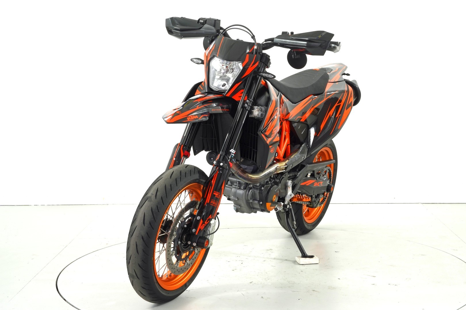 KTM 690 SMC R ABS-showroom-element-2