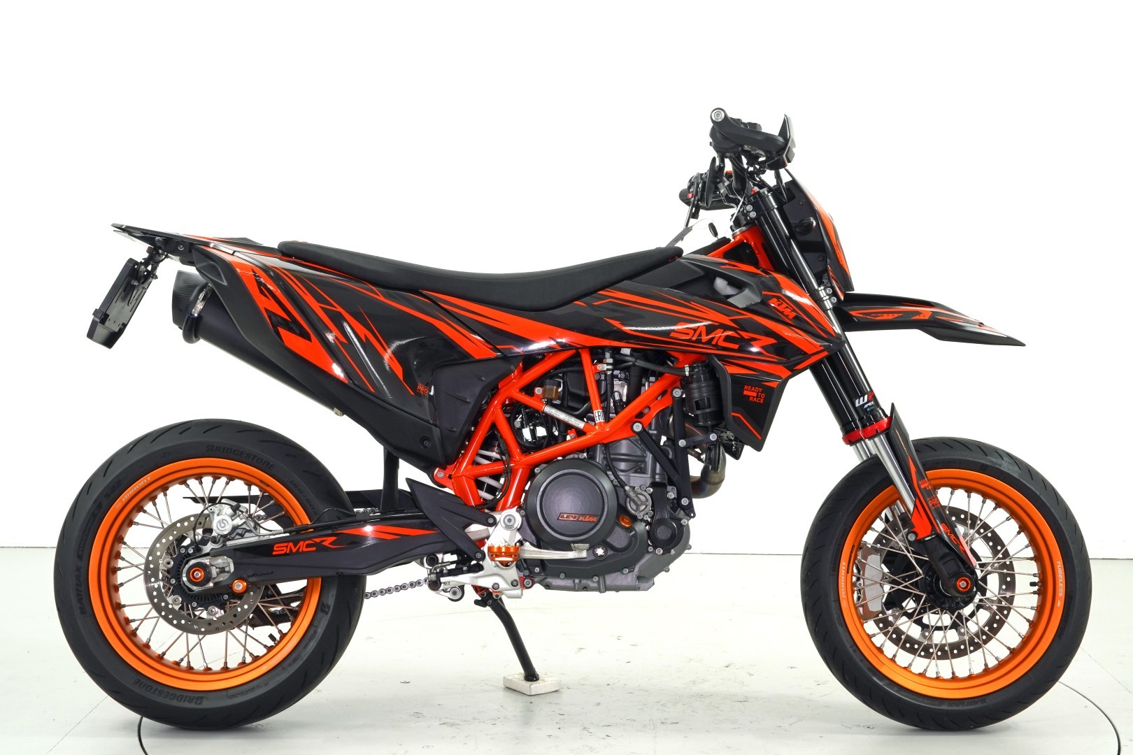 KTM 690 SMC R ABS-showroom-element-3