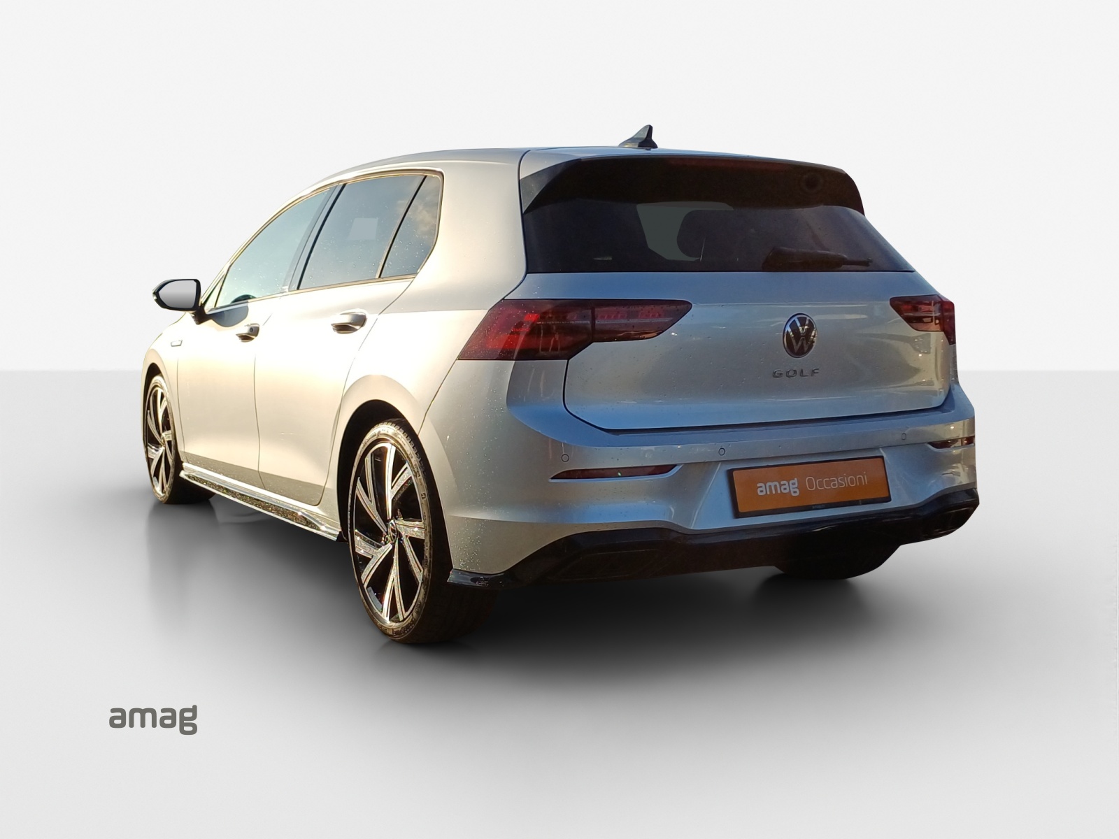 VW Golf 1.5 eTSI mHEV ACT R-Line 75 Edition DSG-image-2