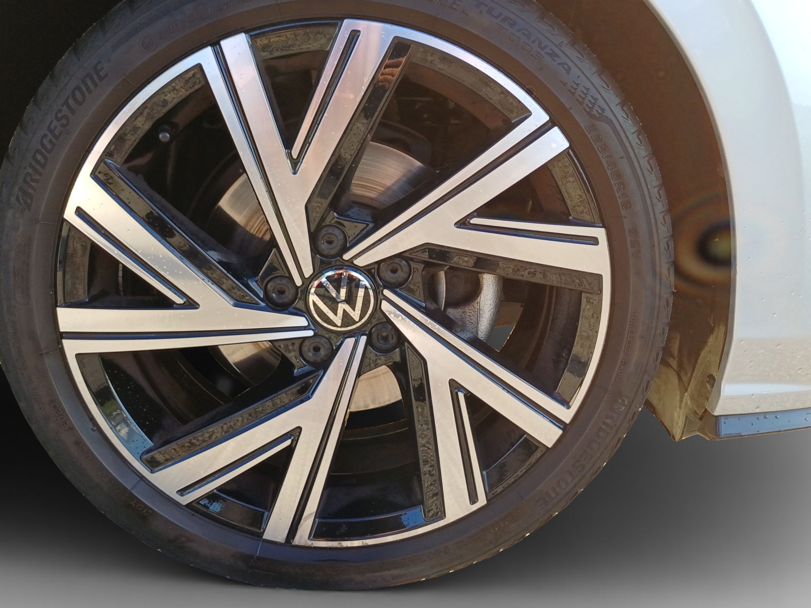 VW Golf 1.5 eTSI mHEV ACT R-Line 75 Edition DSG-image-13