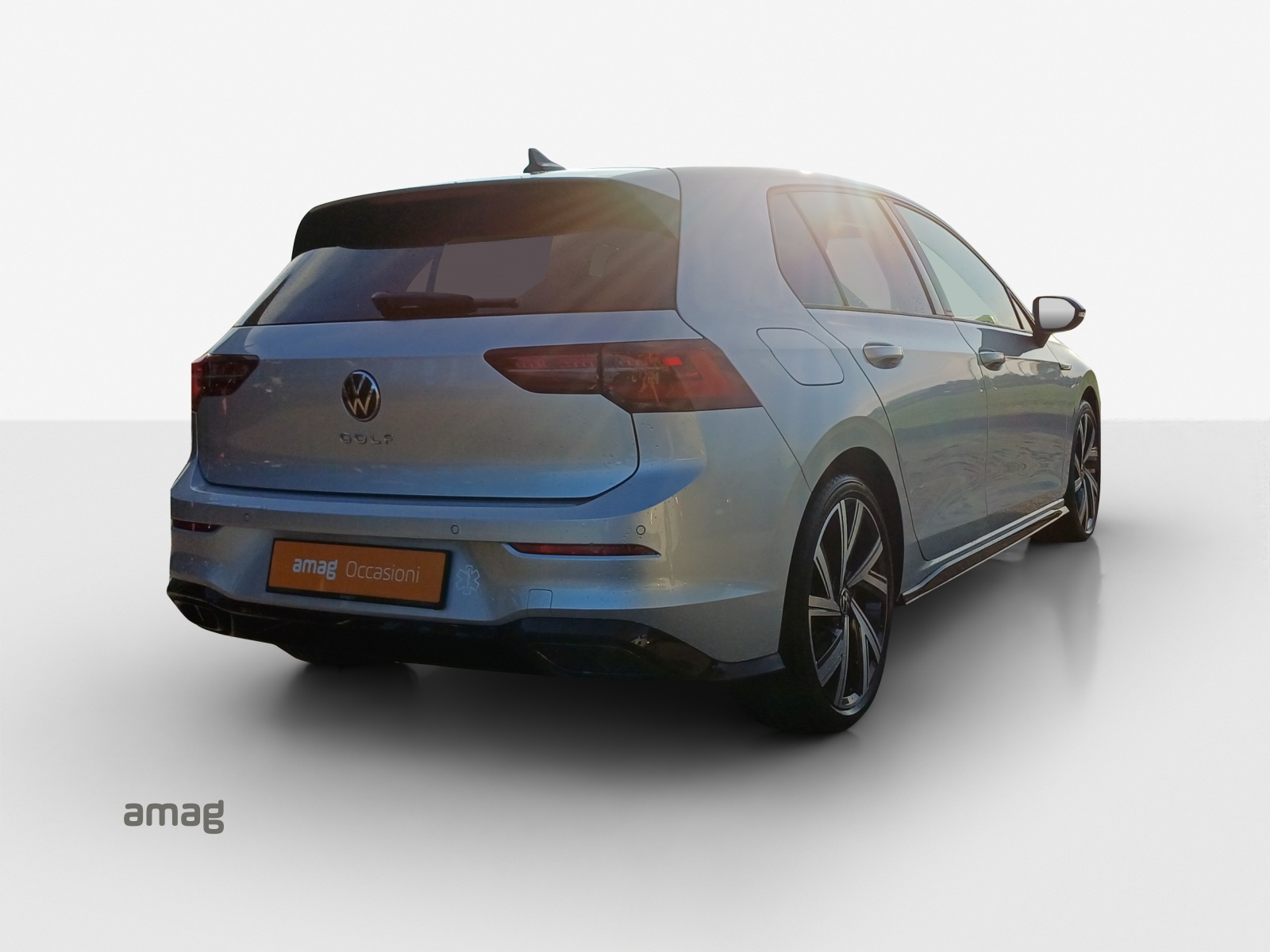 VW Golf 1.5 eTSI mHEV ACT R-Line 75 Edition DSG-image-4