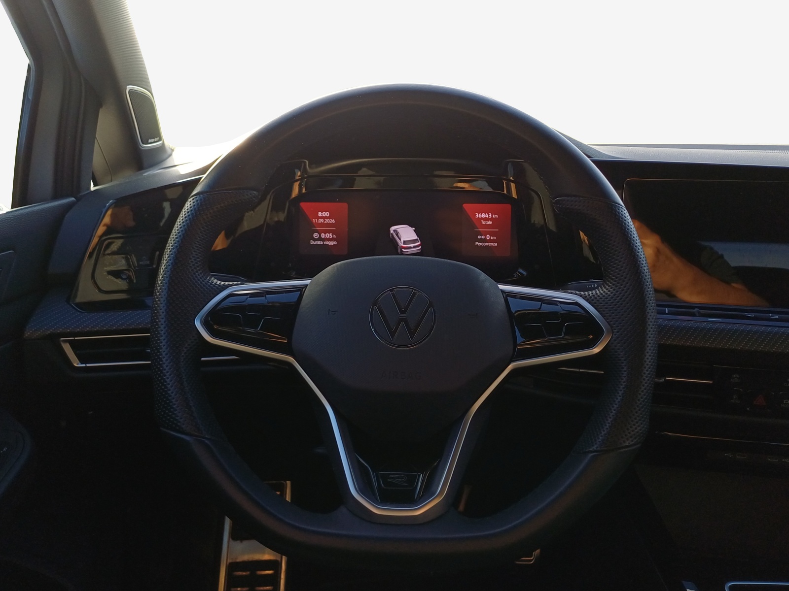VW Golf 1.5 eTSI mHEV ACT R-Line 75 Edition DSG-image-9