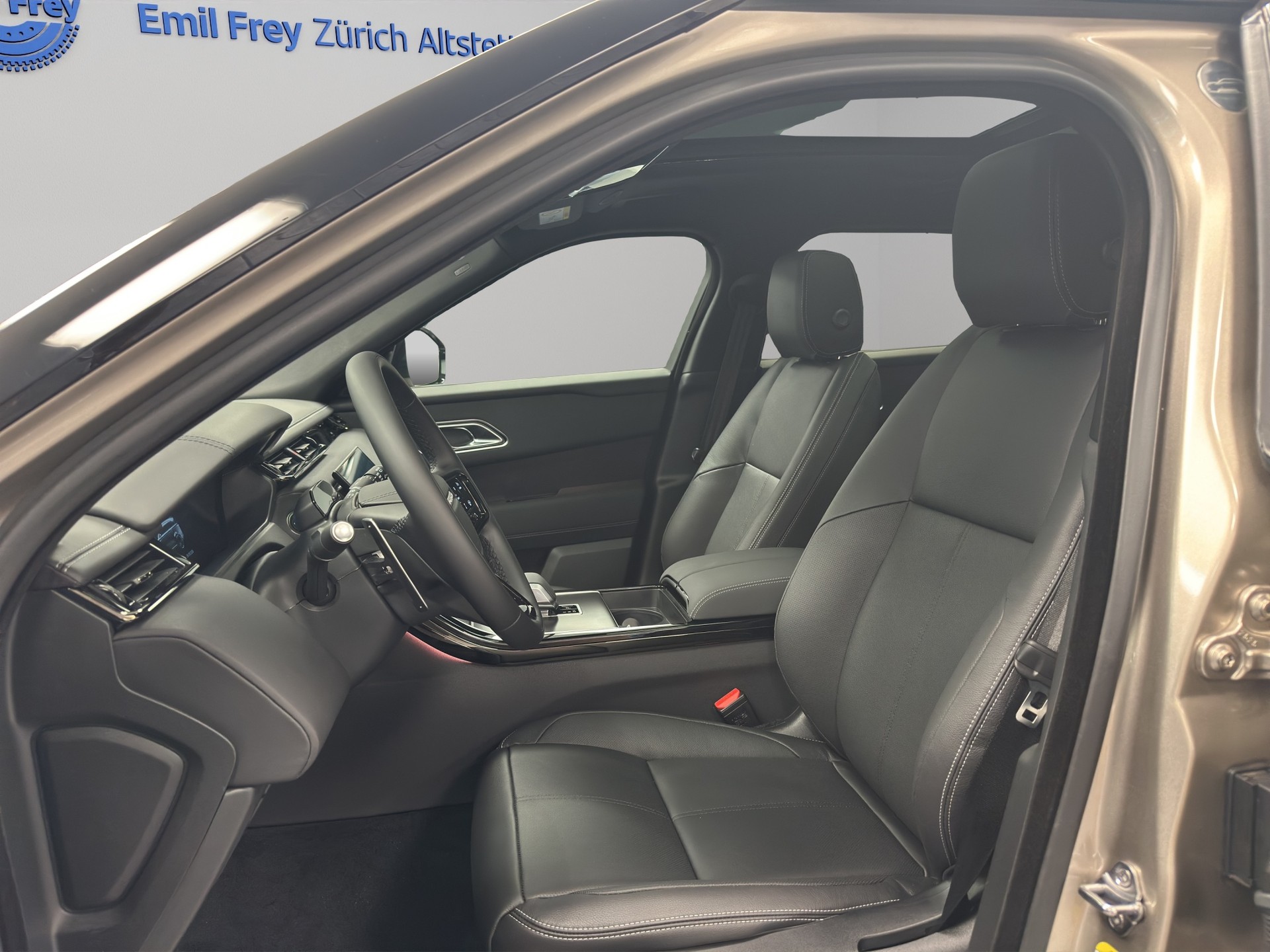 LAND ROVER Range Rover Velar 2.0 P400e Belgravia Edition Satin (Plug-in Hybrid)-image-5
