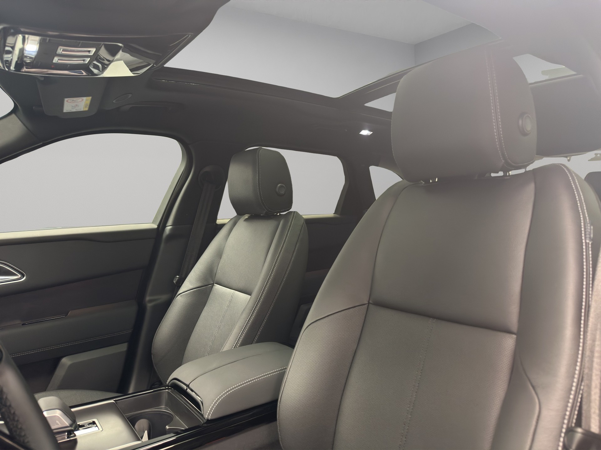 LAND ROVER Range Rover Velar 2.0 P400e Belgravia Edition Satin (Plug-in Hybrid)-image-11