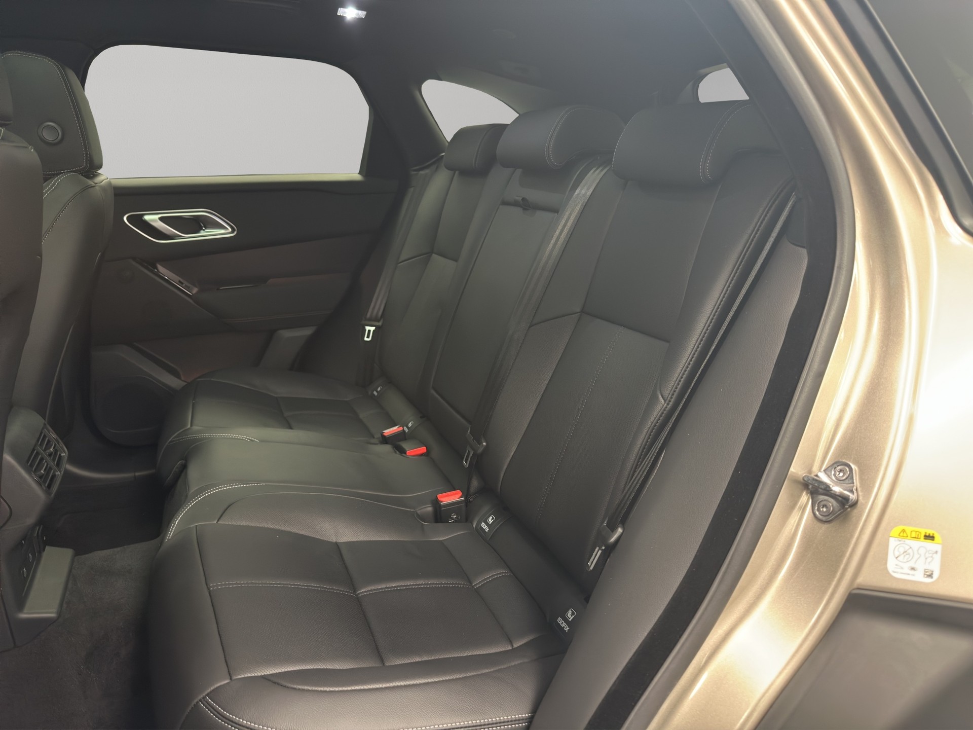LAND ROVER Range Rover Velar 2.0 P400e Belgravia Edition Satin (Plug-in Hybrid)-image-7