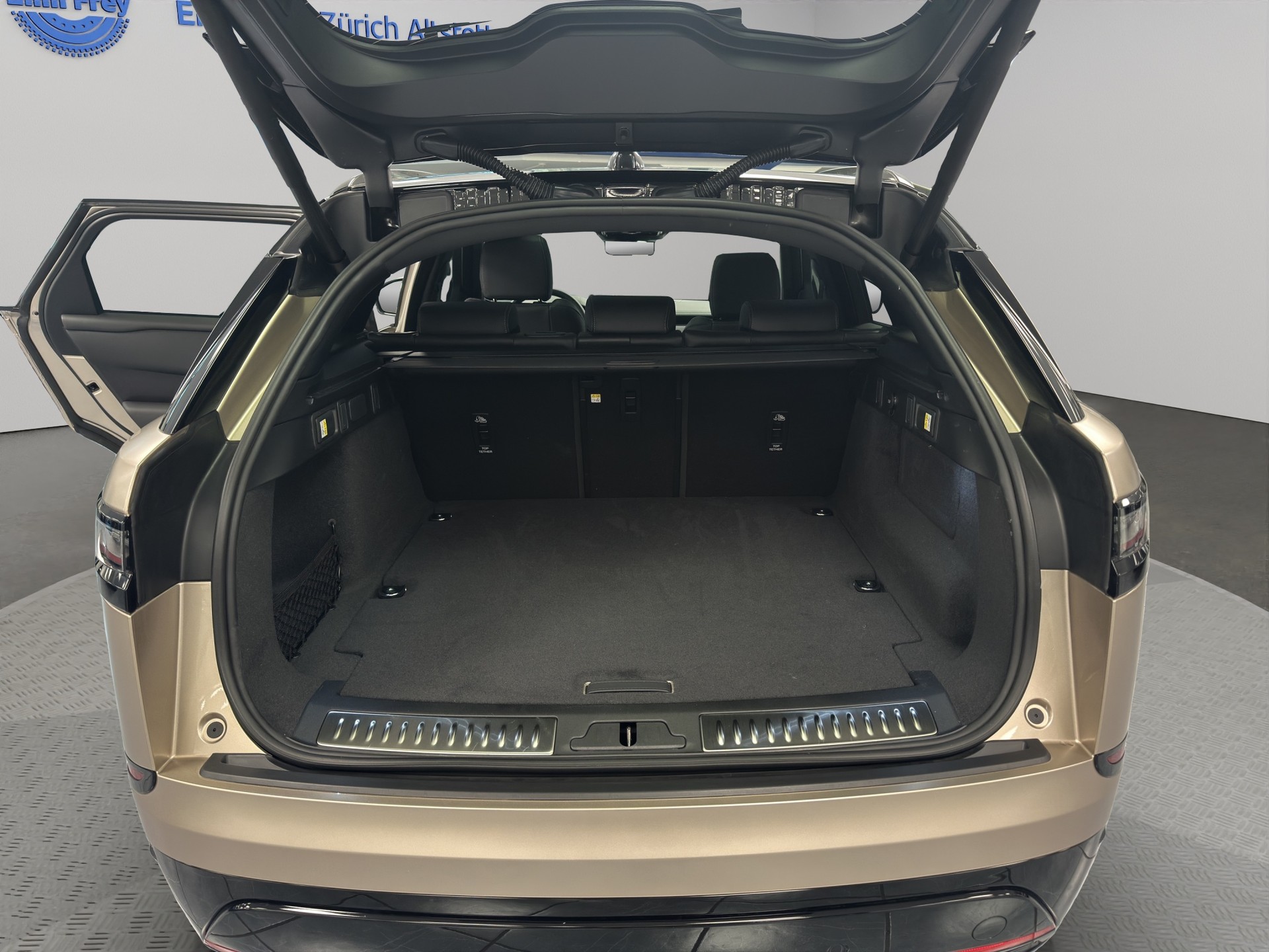 LAND ROVER Range Rover Velar 2.0 P400e Belgravia Edition Satin (Plug-in Hybrid)-image-12