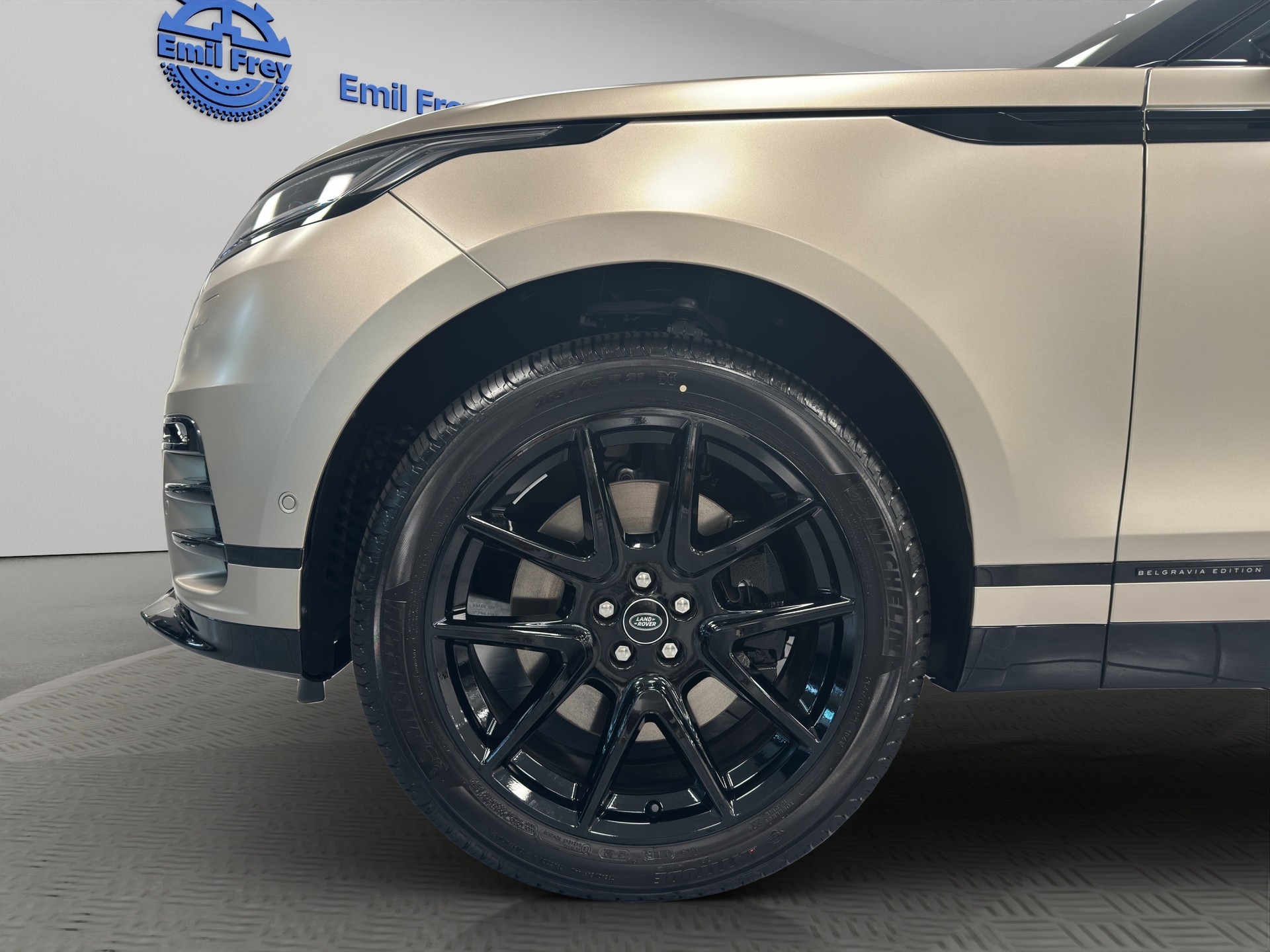 LAND ROVER Range Rover Velar 2.0 P400e Belgravia Edition Satin (Plug-in Hybrid)-image-10