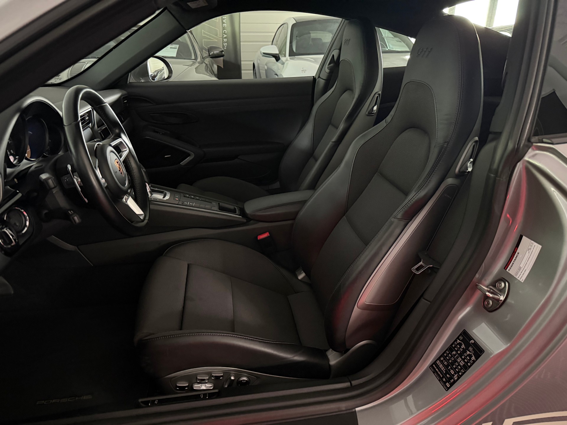PORSCHE 911 Carrera T-image-12