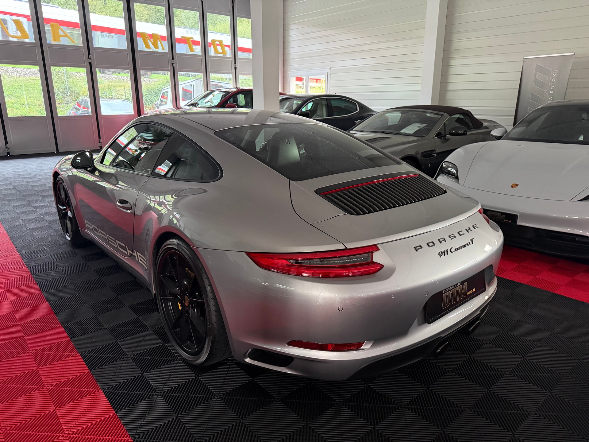 PORSCHE 911 Carrera T-showroom-element-2