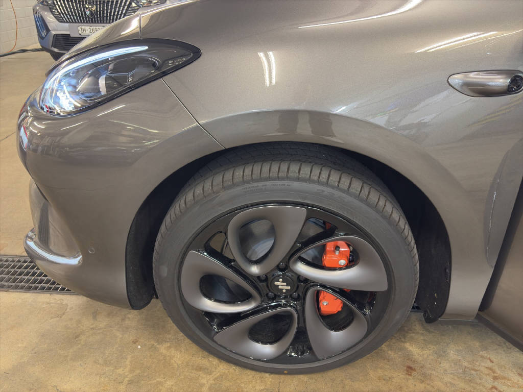 MG IM6 100 kWh Performance 21 4WD-image-9