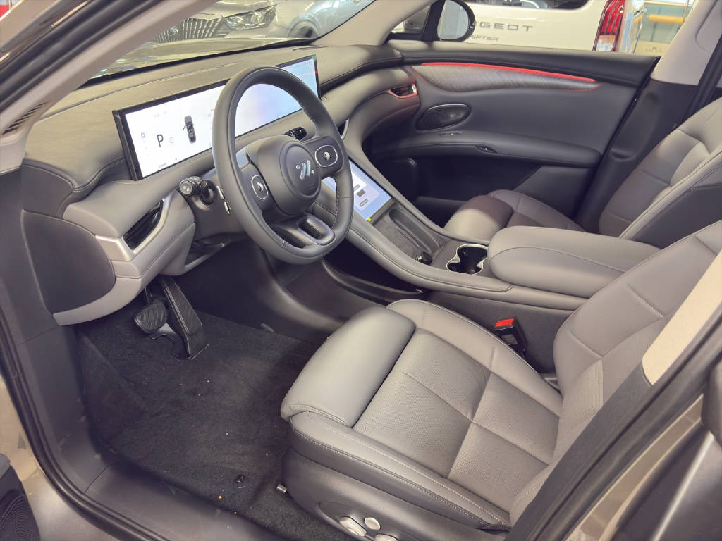 MG IM6 100 kWh Performance 21 4WD-image-4