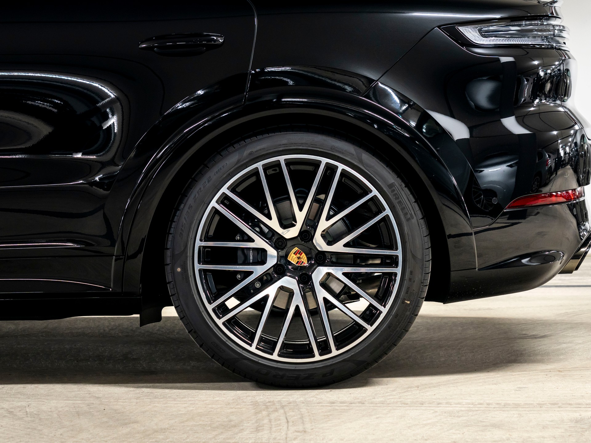PORSCHE Cayenne Coupé Black Edition Tiptronic-image-8