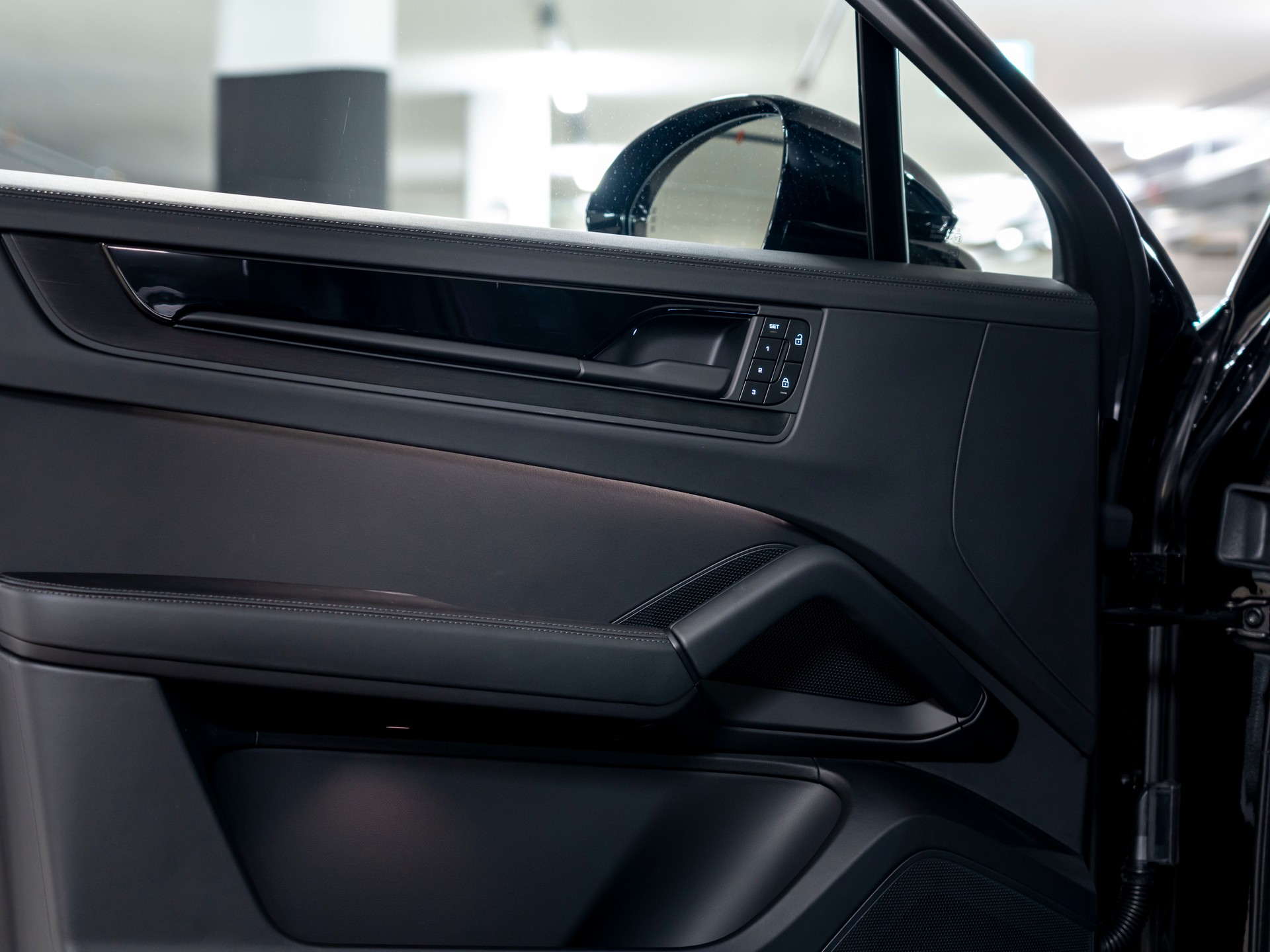 PORSCHE Cayenne Coupé Black Edition Tiptronic-image-17