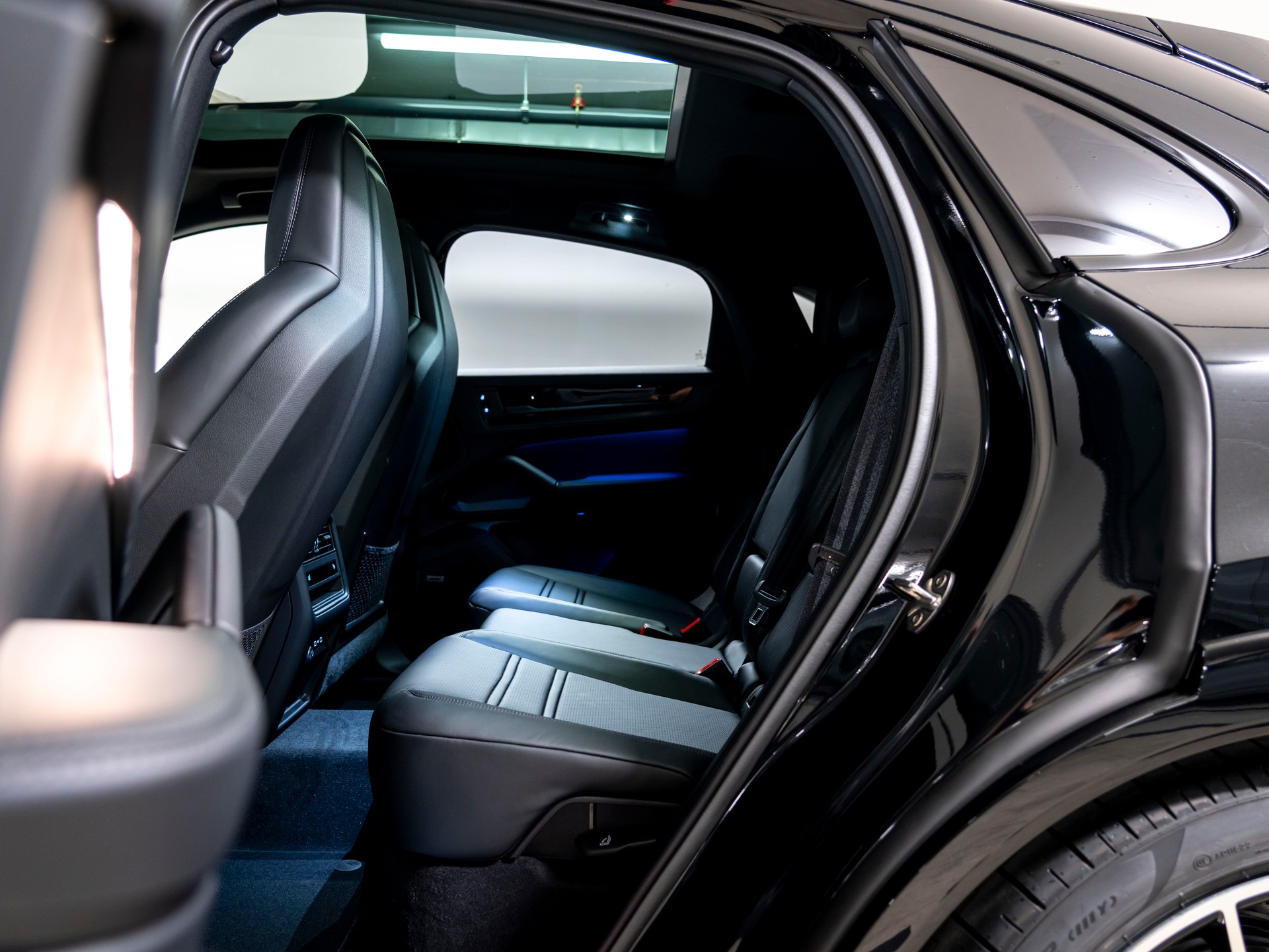 PORSCHE Cayenne Coupé Black Edition Tiptronic-image-19