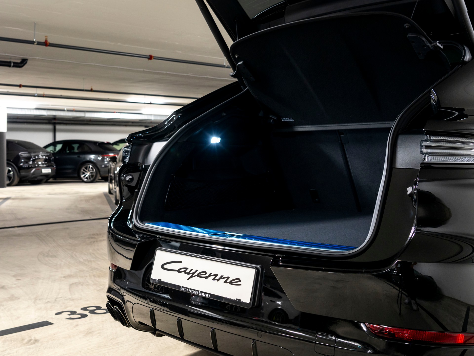 PORSCHE Cayenne Coupé Black Edition Tiptronic-image-26