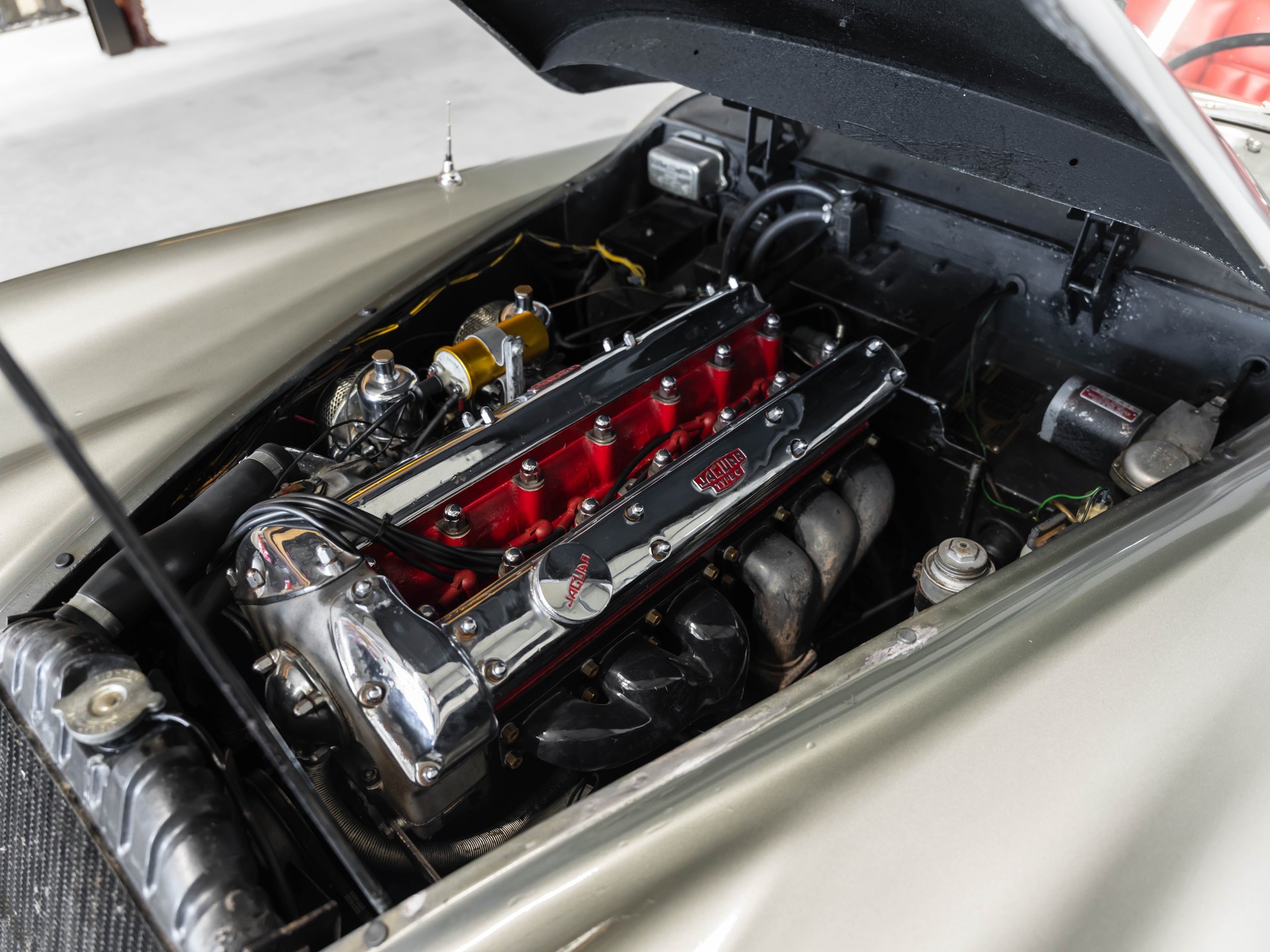 JAGUAR XK140-image-16