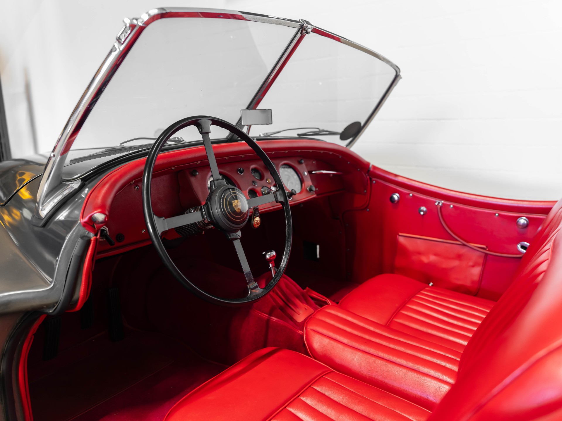 JAGUAR XK140-image-28