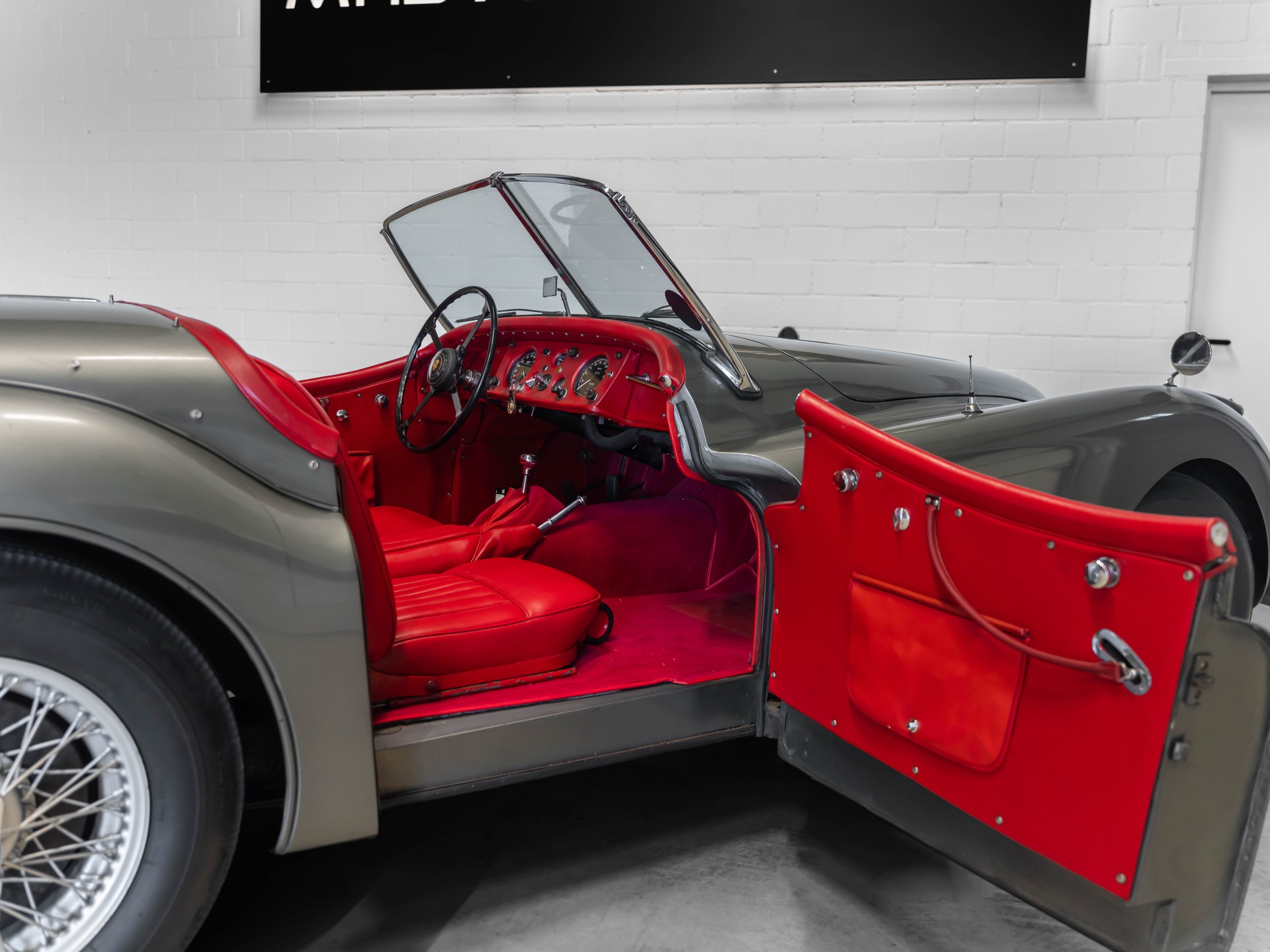 JAGUAR XK140-image-7
