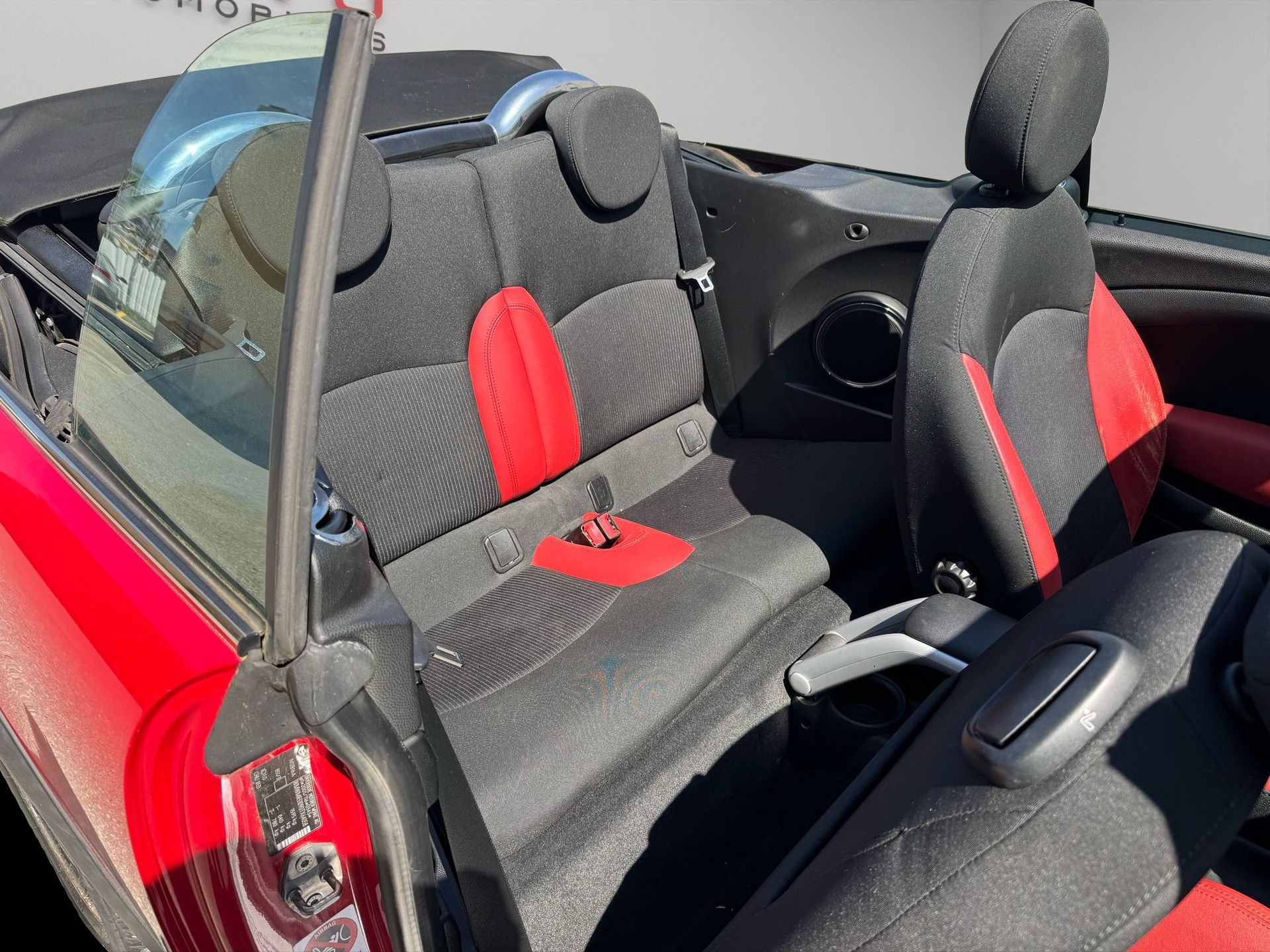 MINI Cooper Cabriolet-image-12