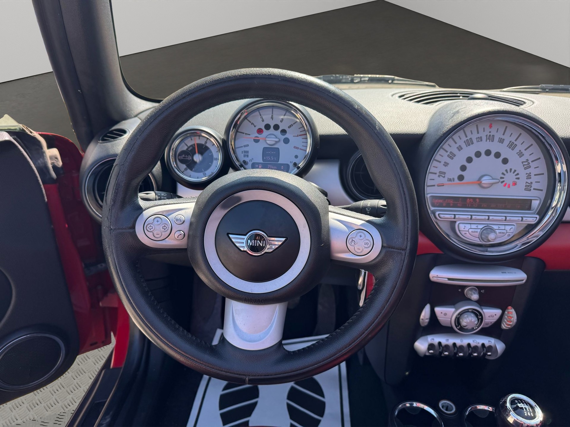MINI Cooper Cabriolet-image-9