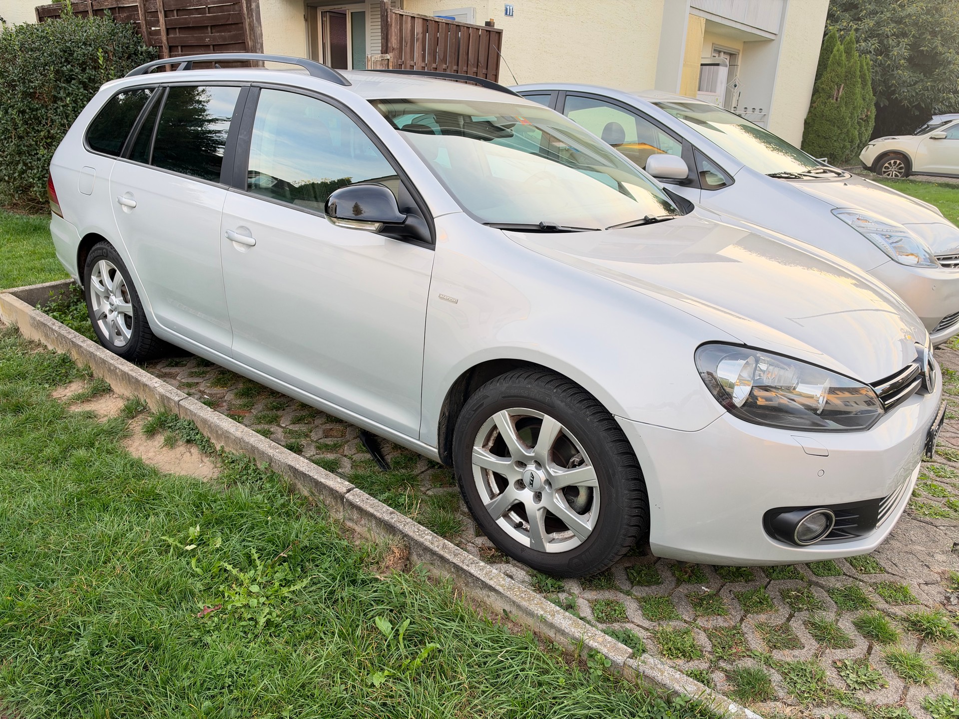 VW Golf Variant 1.6 TDI BMT MATCH DSG/** AUTOMATISCHE TDI **-image-5
