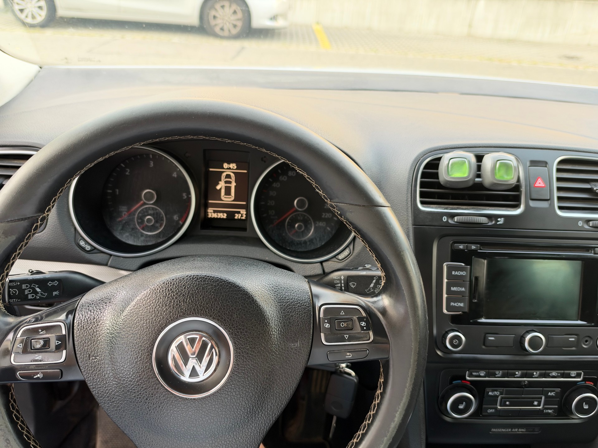 VW Golf Variant 1.6 TDI BMT MATCH DSG/** AUTOMATISCHE TDI **-image-10