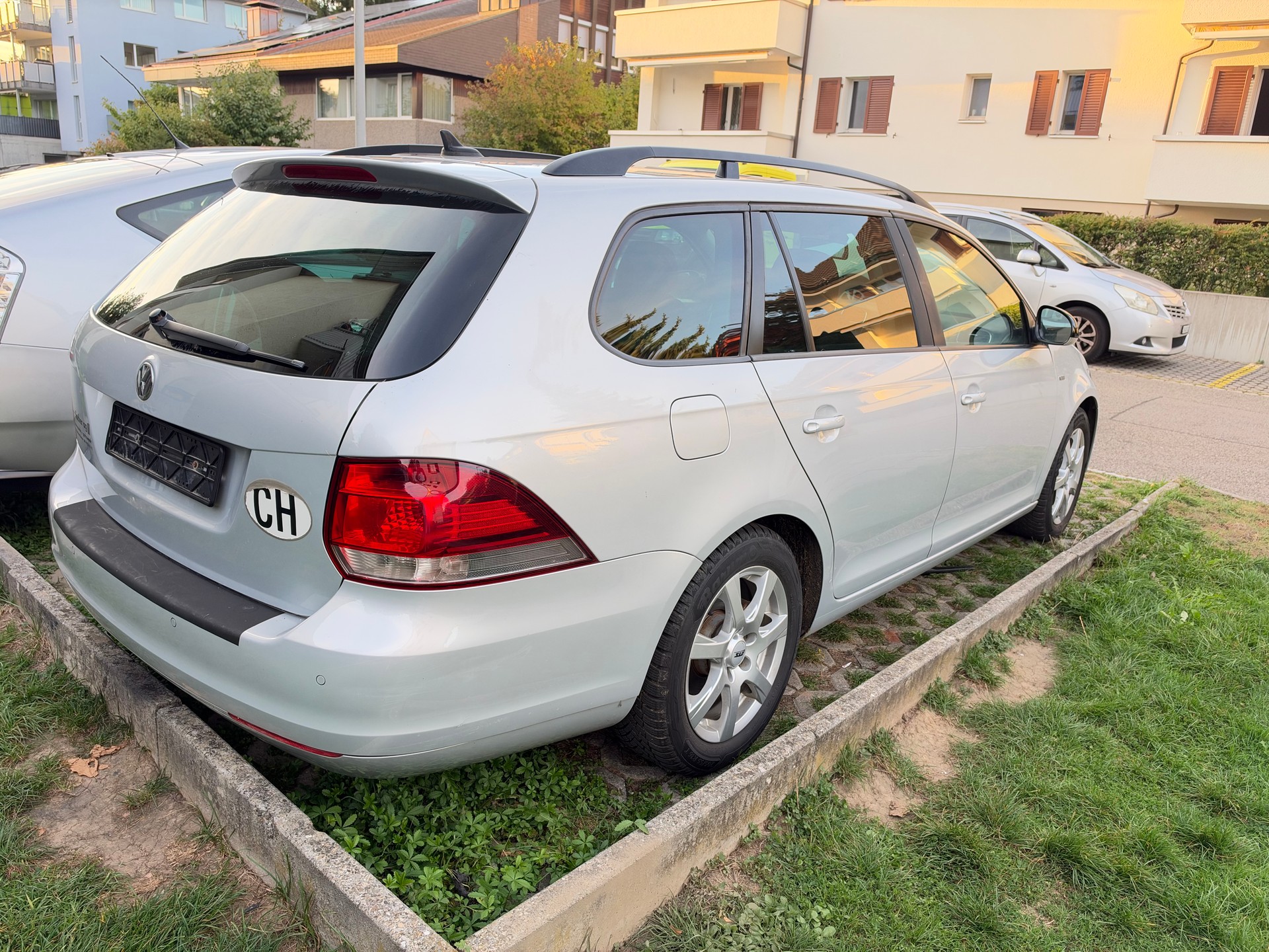 VW Golf Variant 1.6 TDI BMT MATCH DSG/** AUTOMATISCHE TDI **-image-6
