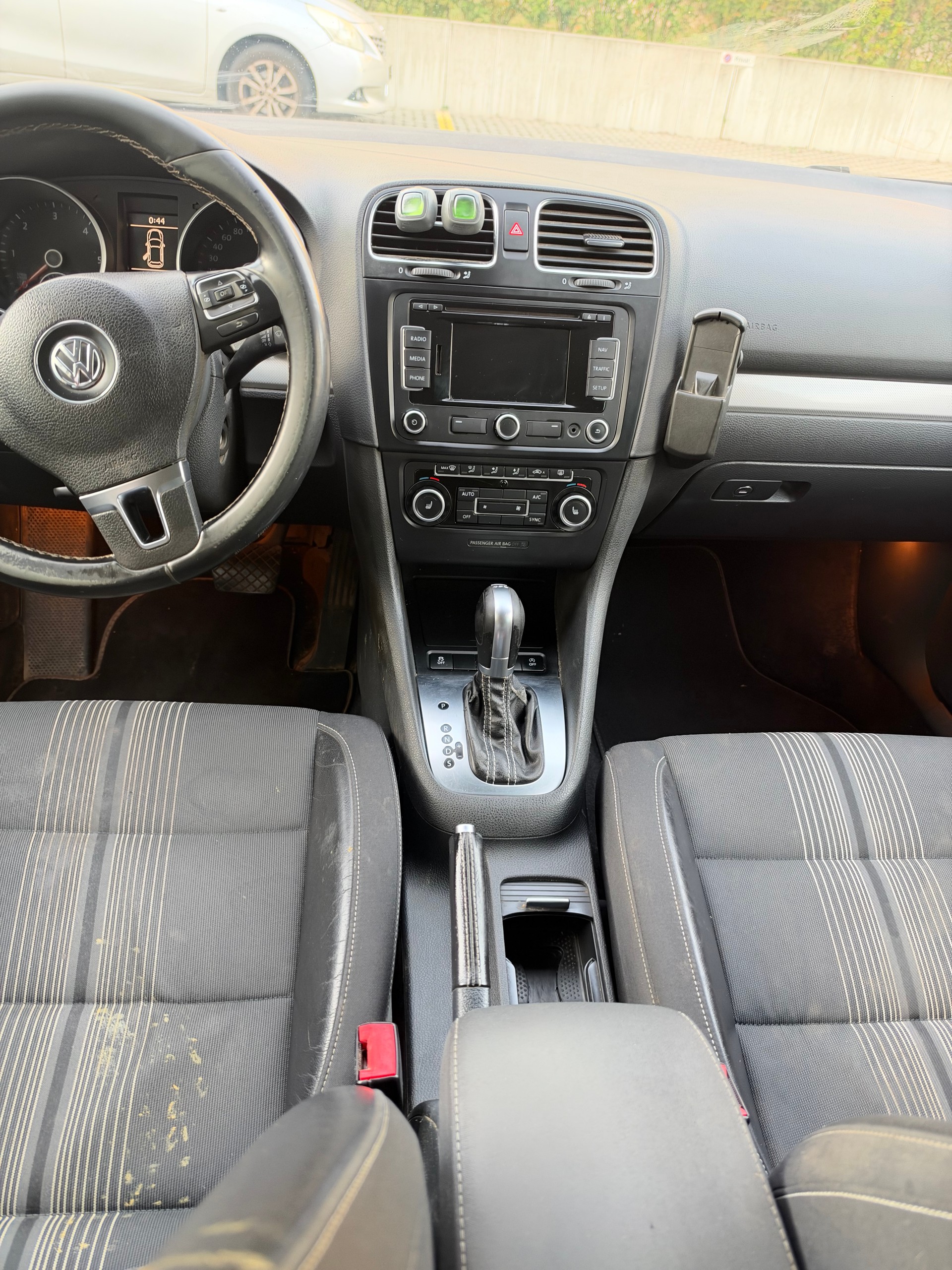 VW Golf Variant 1.6 TDI BMT MATCH DSG/** AUTOMATISCHE TDI **-image-8