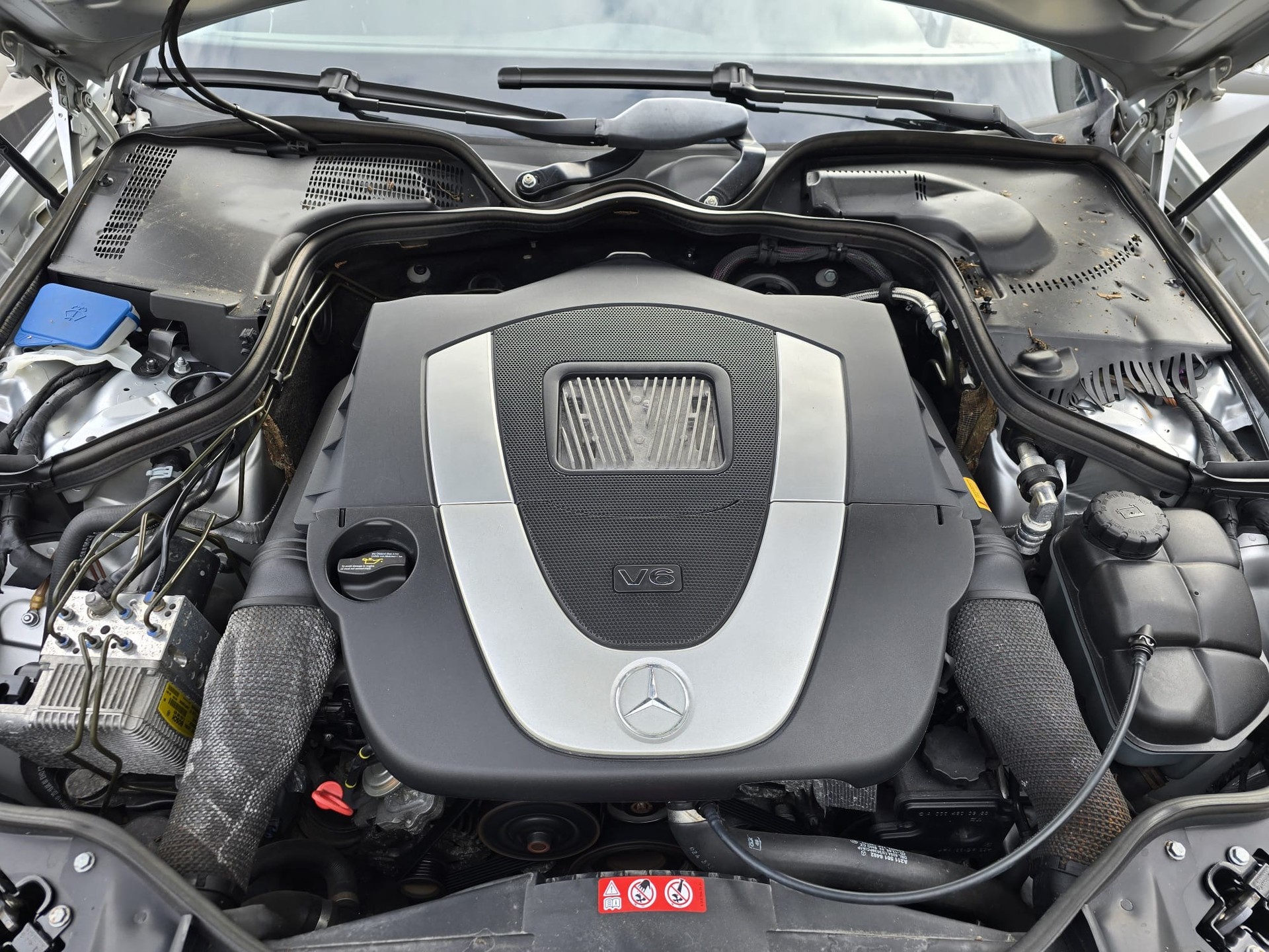 MERCEDES-BENZ E 350 Classic 4Matic Automatic-image-18