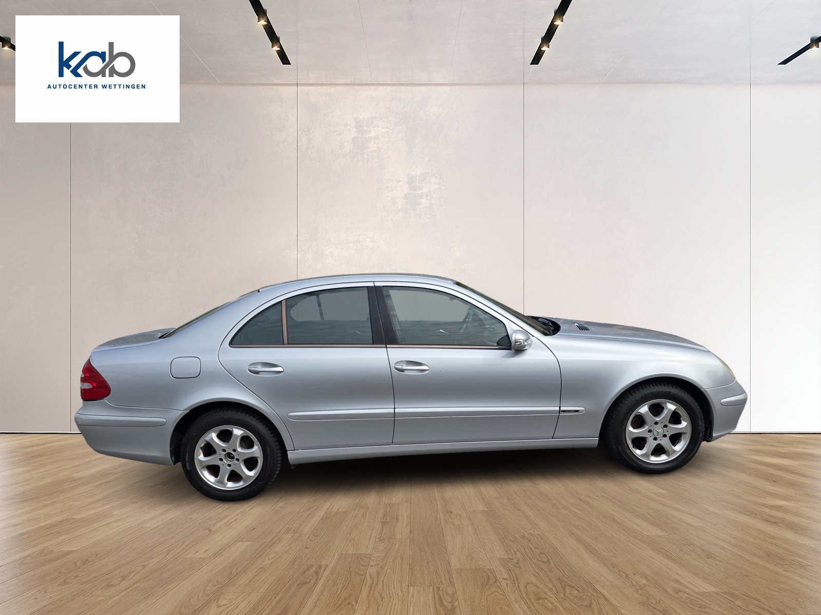 MERCEDES-BENZ E 350 Classic 4Matic Automatic-image-7