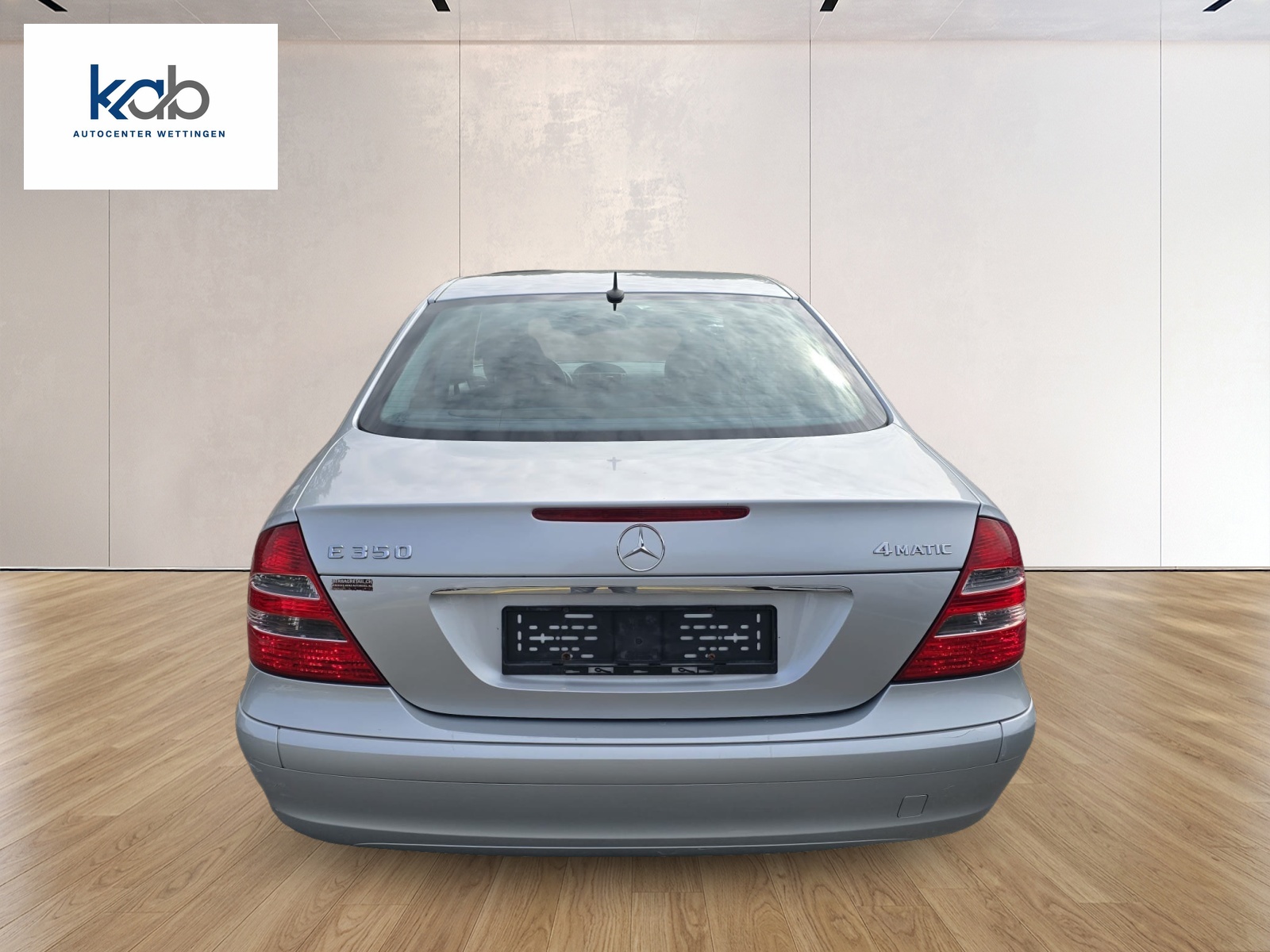 MERCEDES-BENZ E 350 Classic 4Matic Automatic-image-4