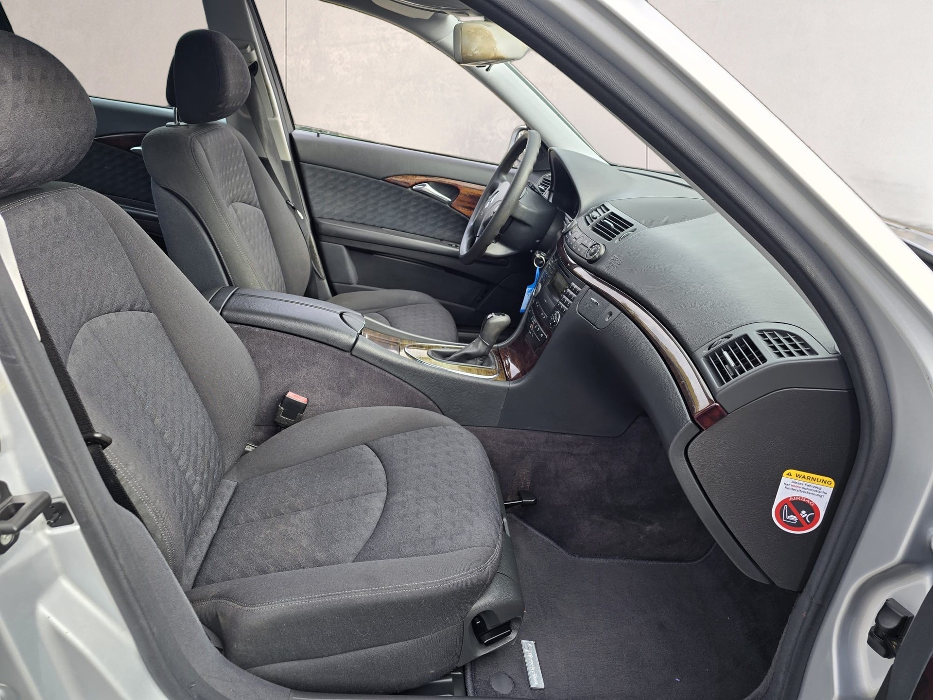 MERCEDES-BENZ E 350 Classic 4Matic Automatic-image-14